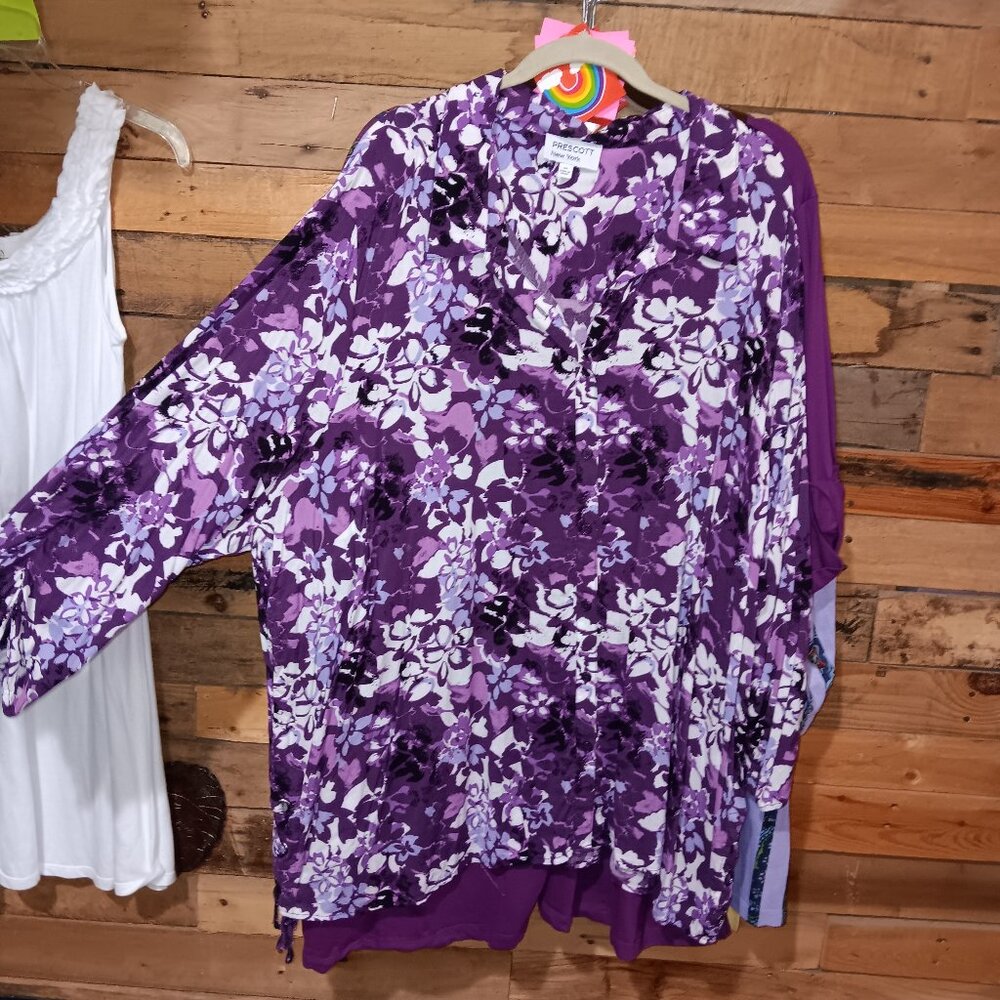 Prescott New York  plus size 5x very light weight and cool blouse